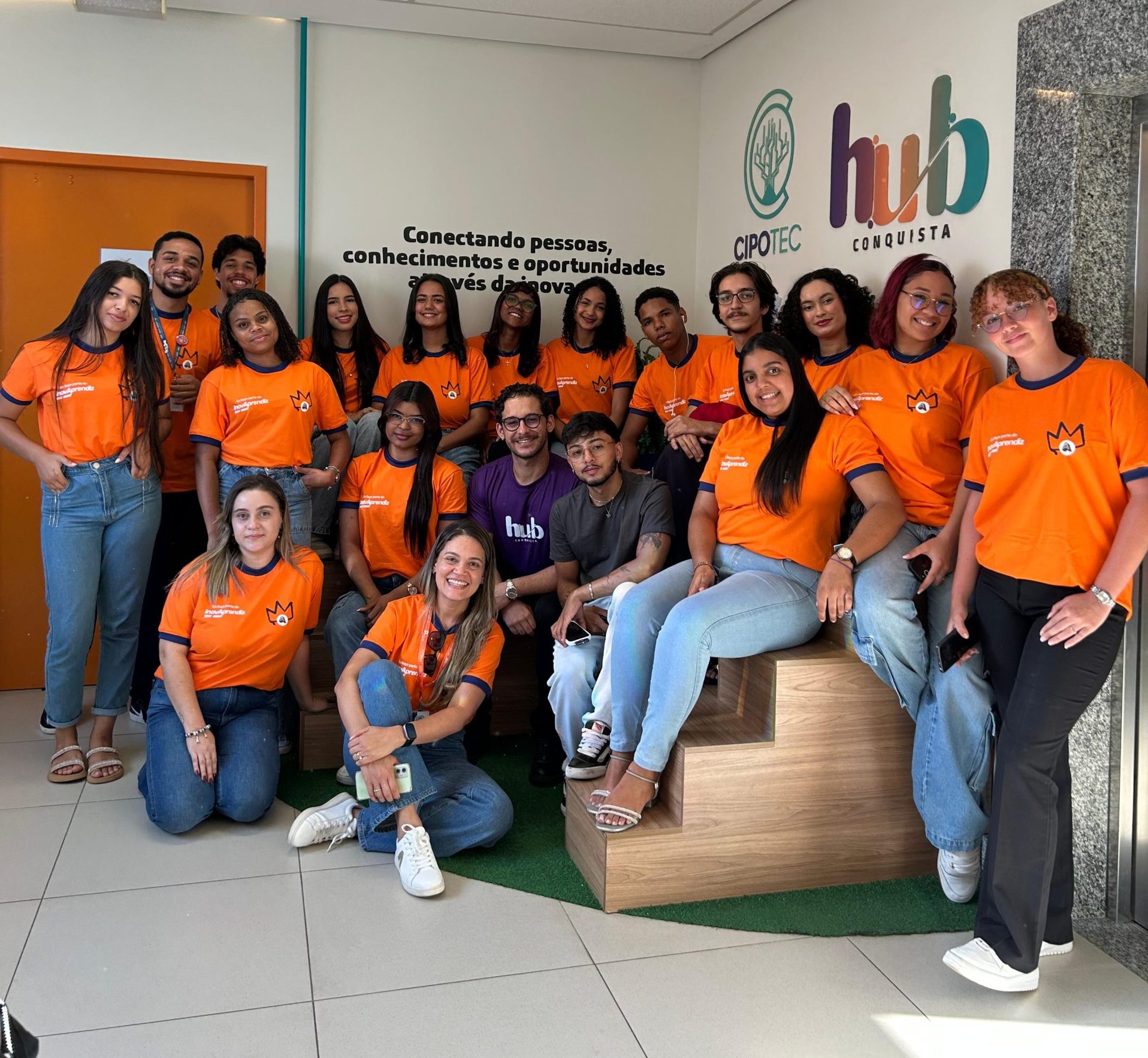 Hub Conquista apoia jovens do InovaAprendiz no desenvolvimento de soluções para desafios